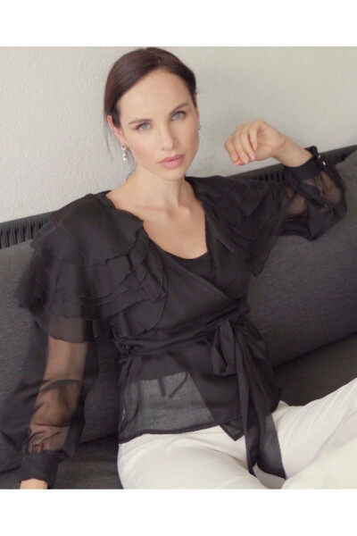 Чёрная рубашка с V-образным вырезом, многослойными плечами 39339 - SERPIL