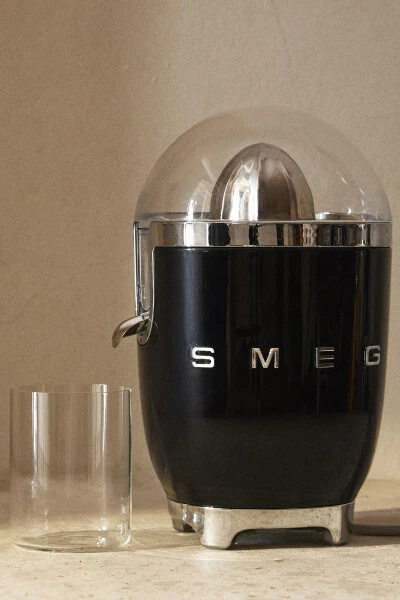 Черная соковыжималка для цитрусовых - Smeg