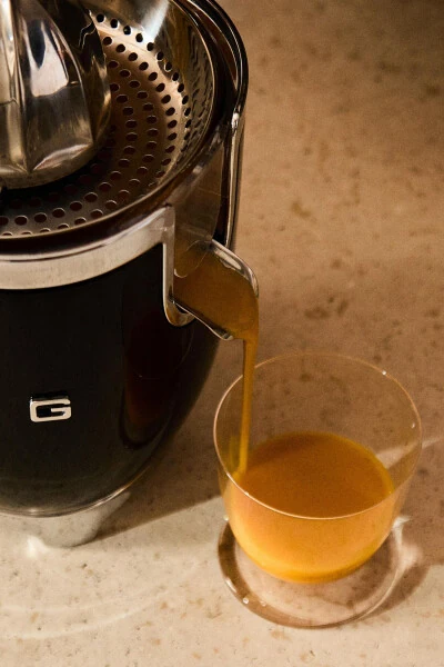 Черная соковыжималка для цитрусовых - Smeg (1)