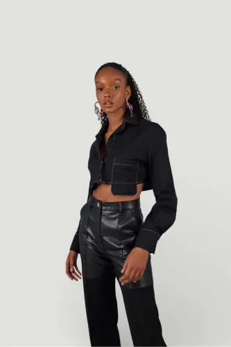Черная укороченная рубашка с нагрудным карманом - 1