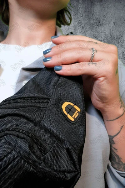 Черная водонепроницаемая сумка для наушников с выходом USB для плеча и талии Ежедневная сумка на плечо Freebag - 3