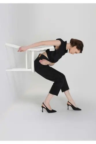 Черная женская рубашка без рукавов - 1