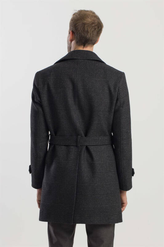 Чёрное облегающее пальто из шерсти в клетку с воротником-стойкой - 4