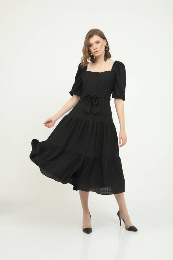 Черное платье миди с квадратным вырезом - 1