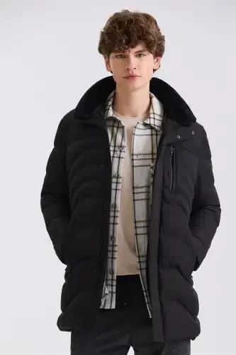 Черное зимнее пальто с меховым воротником, Regular Fit 