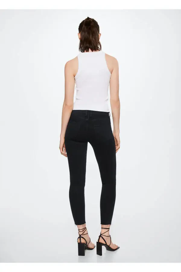 Чёрные джинсы для женщин - 15