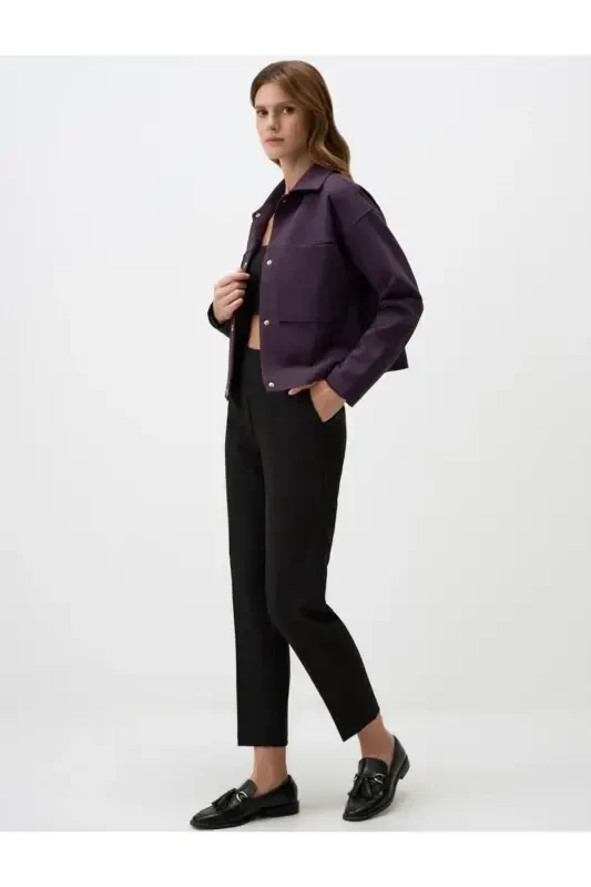 Черные короткие тканевые брюки с высокой талией. - 2