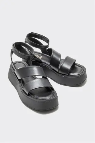 Черные кожаные женские босоножки на танкетке - Черный - ELLE SHOES (1)