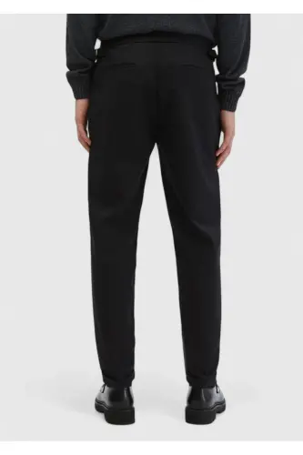 Чёрные прямые хлопчатобумажные брюки карротного кроя - 6