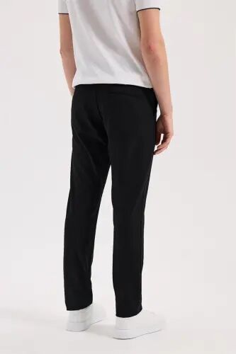 Черные спортивные брюки Comfort Fit на резинке из эластичной ткани Jogger - 4