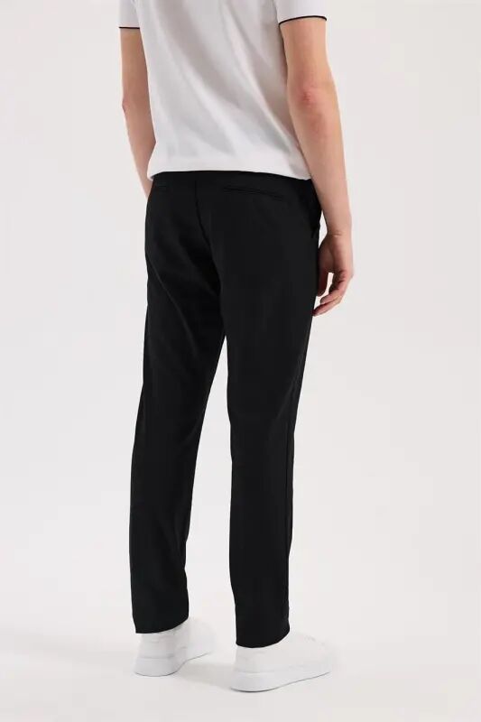 Черные спортивные брюки Comfort Fit на резинке из эластичной ткани Jogger - 4