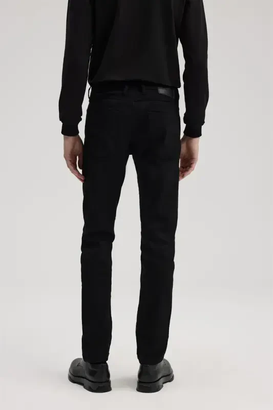 Черные узкие джинсы с пятью карманами - 4