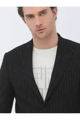 Черный пиджак в полоску современного кроя - 4