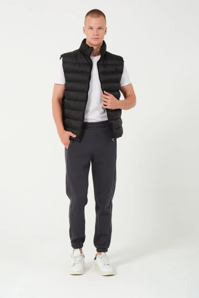 Черный пуховик для мужчин - 6