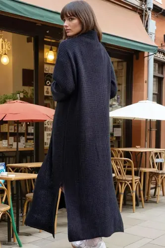 Черный, с воротником, с диагональным разрезом, свободный и длинный - 3