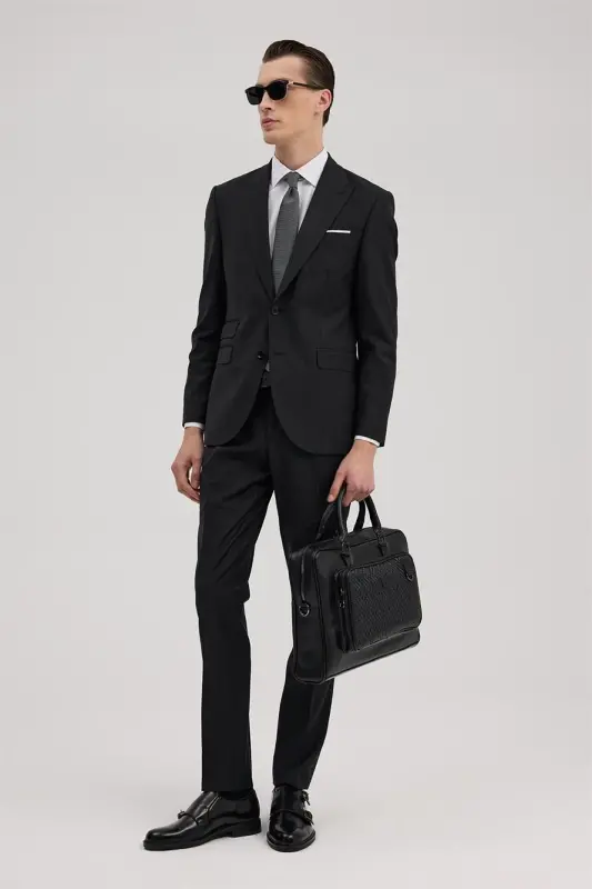 Черный шерстяной костюм slim fit с островерхими лацканами - 1