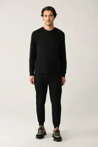 Черный свитер с круглым вырезом - 6