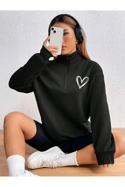 Черный свитер с сердечным принтом, воротник-стойка, полумолния - TRENDGAR
