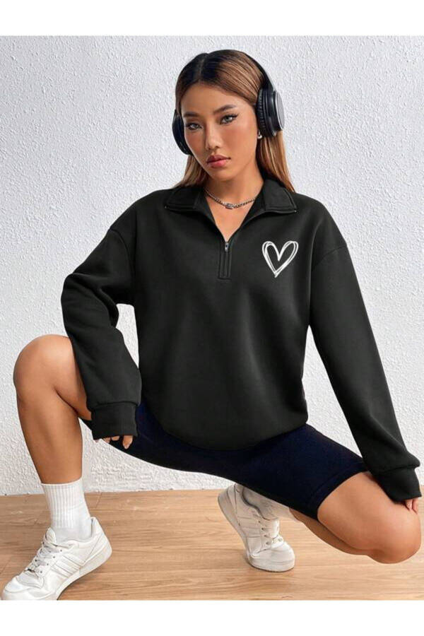 Черный свитер с сердечным принтом, воротник-стойка, полумолния - 2