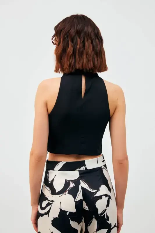 Chain-Detailed Crop Blouse - Black - 6