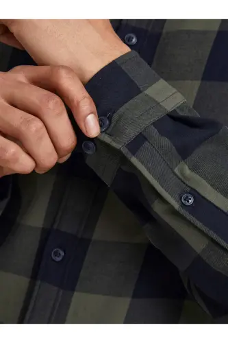 Checked men's shirt - 4