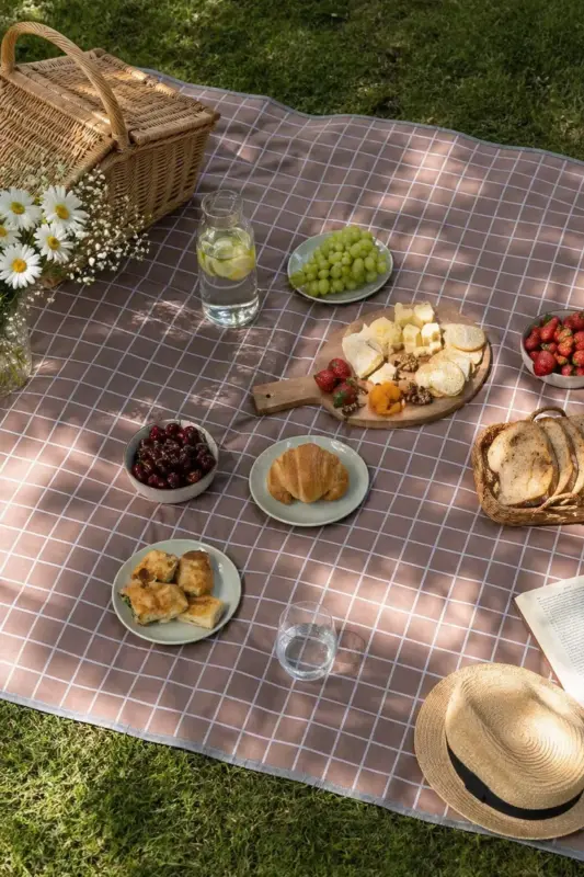 Checkered Waterproof Picnic Beach Camping Blanket 150x200 cm. 4-6 Person - VALOA