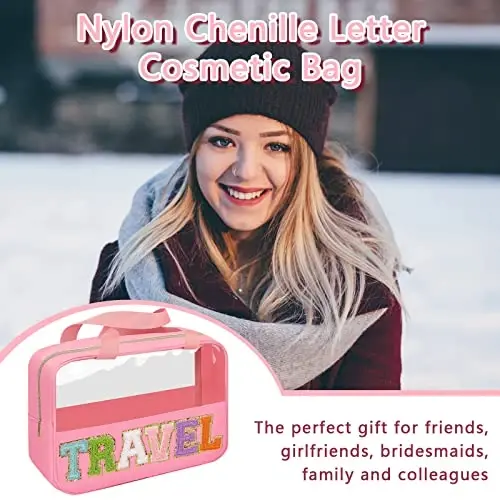 Chenille Letter Patch Travel Bag, Preppy Clear Makeup Kosmetik Sumkasi Katta Tualet saqlash sumkasi Tutqichli sumka, Sayohat ayollari uchun shaffof neylon suv o'tkazmaydigan organizator fermuarli sumkasi (pushti) - 5