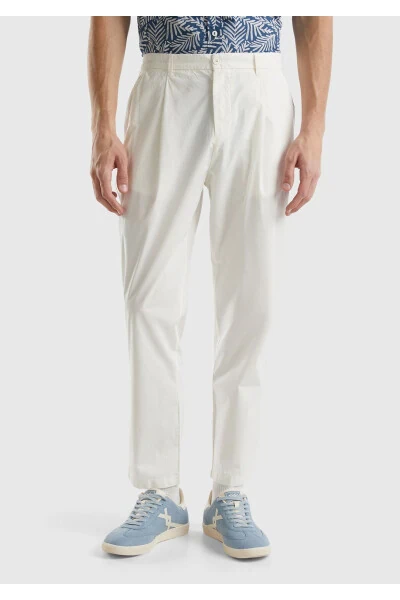 Chino pants with belt loops, 4 pockets, cotton and linen blend. - UNITED COLORS OF BENETTON