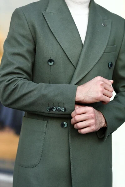 Chiroyli, ikki tomonlama yoqasi bor erkak paltosi. Jun va poliester aralashmasi. - 3