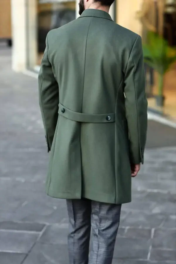 Chiroyli, ikki tomonlama yoqasi bor erkak paltosi. Jun va poliester aralashmasi. - 5