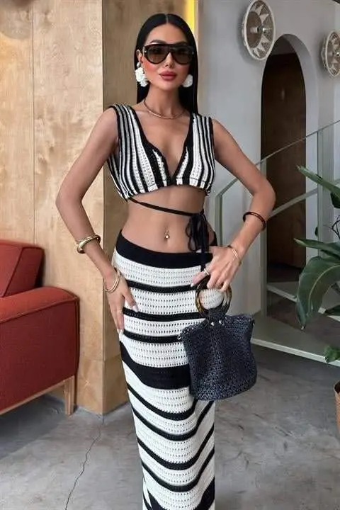 Chiziqli bikini usti va etek triko to'plami 10110 - 3