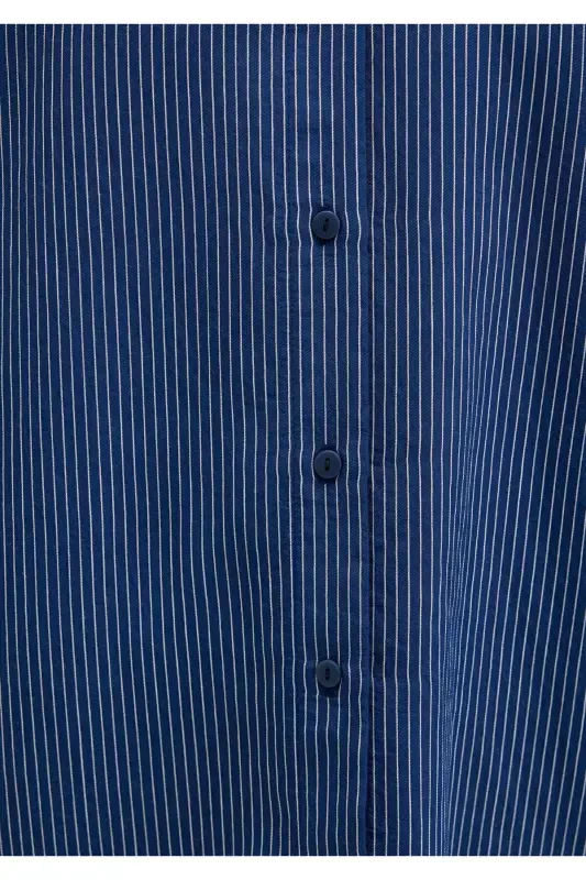 Chiziqli to'q ko'k ko'ylak, keng bichimli - 7