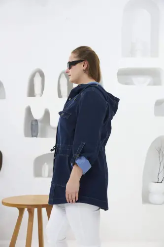 Cho'ntak detallari bilan katta o'lchamdagi to'q ko'k jinsi kurtka - 4