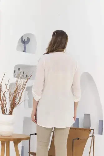 Cho'ntak va qo'l detallari bilan vual viskon yirtigli katta o'lchamli ekru tunik - 6