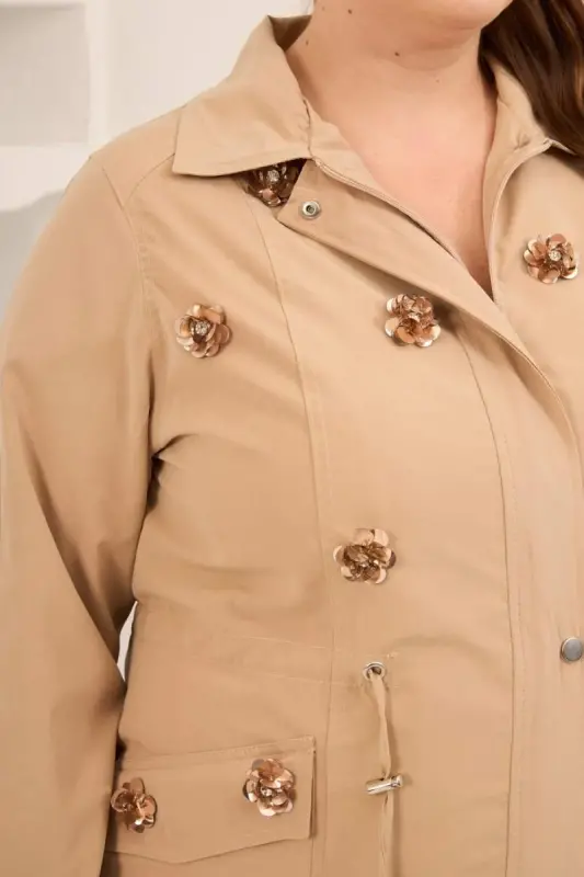 Çiçek Aplikeli Kadın Büyük Beden Trençkot Krem - 2