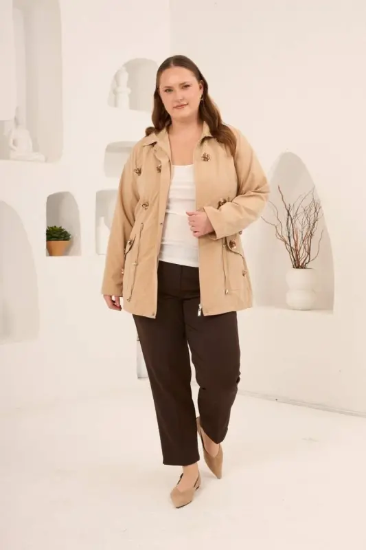 Çiçek Aplikeli Kadın Büyük Beden Trençkot Krem - 4