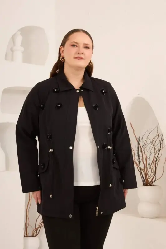 Çiçek Aplikeli Kadın Büyük Beden Trençkot Siyah - 1