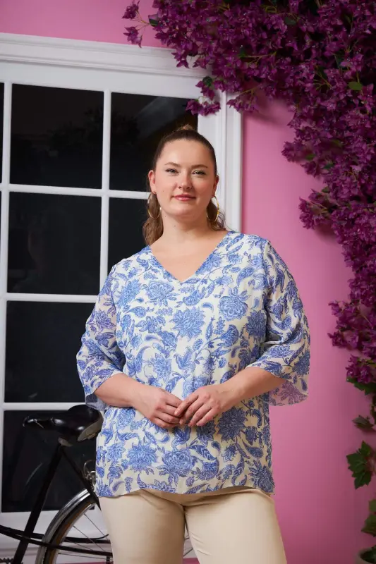 Çiçek Desenli V Yaka Büyük Beden Şifon Bluz Krem - 1