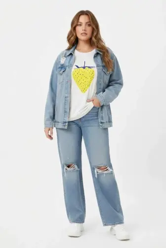 Çilek Desenli Taş İşlemeli Büyük Beden Tişört Ekru - 3