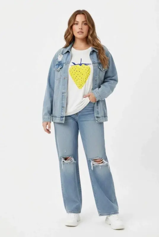 Çilek Desenli Taş İşlemeli Büyük Beden Tişört Ekru - 3