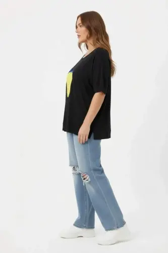 Çilek Desenli Taş İşlemeli Büyük Beden Tişört Siyah - 5