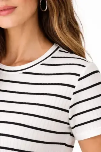 Çizgili Yazlık Triko T-Shirt Bisiklet Yaka Rahat Kalıp Tişört - Beyaz - 2