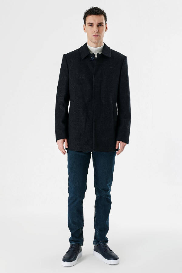 Classic, comfortable fit, oversized, wool coat. - 13