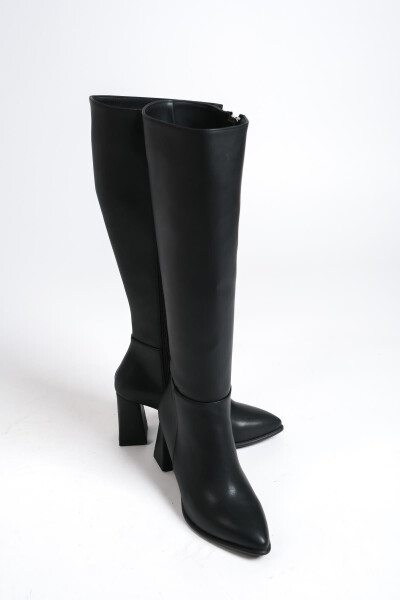 Classic heeled boots 