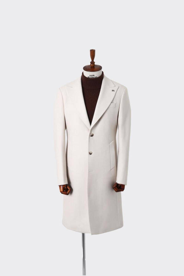 Classic men's coat, wide collar and comfortable design. - 1