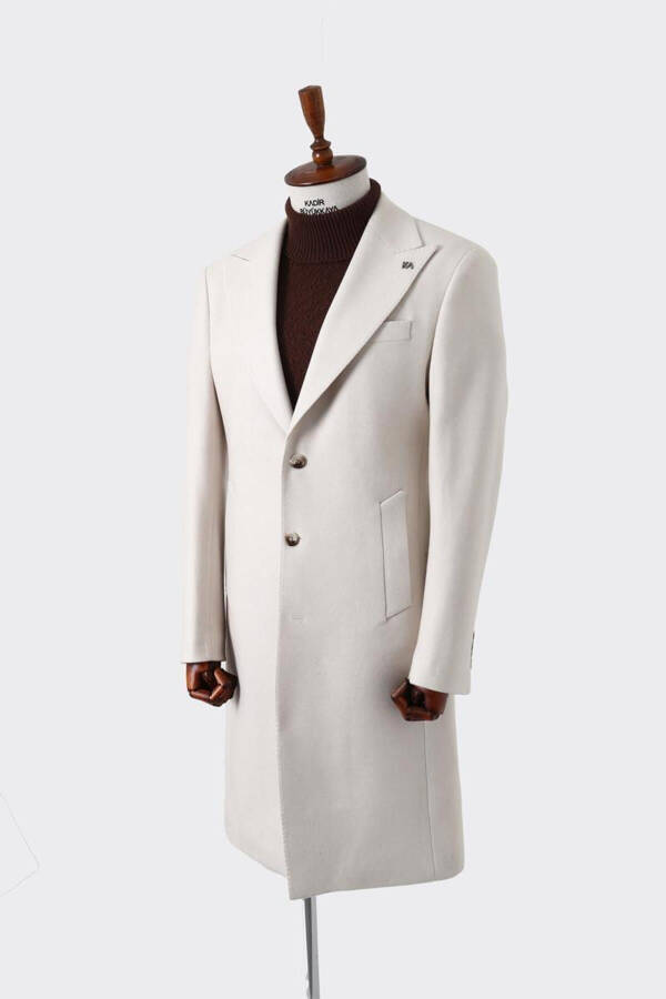 Classic men's coat, wide collar and comfortable design. - 2