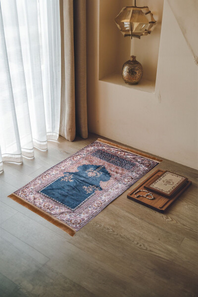 Classic patterned prayer rug, fabric base. LKS134 - 1