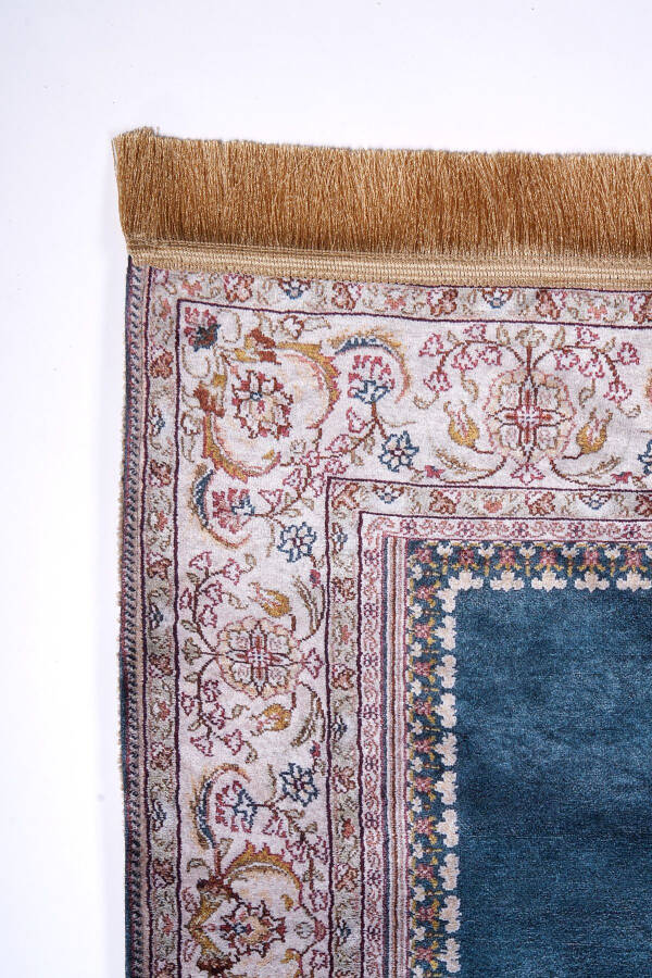 Classic patterned prayer rug, fabric base. LKS134 - 3