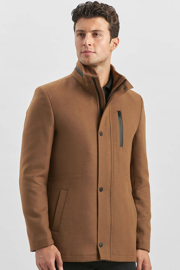 Classic, slim fit, quilted lined coat. - 10