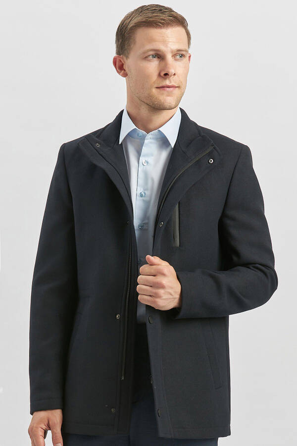 Classic, slim fit, quilted lined coat. - 10